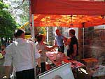 Bundestagsabgeordneter, Jens Lehmann, mit einem Infostand